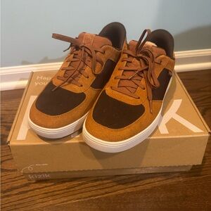 BRAND NEW IN BOX - Kizik Men's Two-Tone Brown Suede & Mesh Sneakers